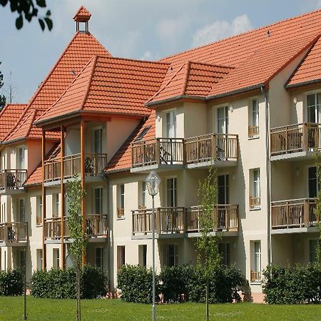 Residence Vtf Les Allees Du Green Levernois Bagian luar foto