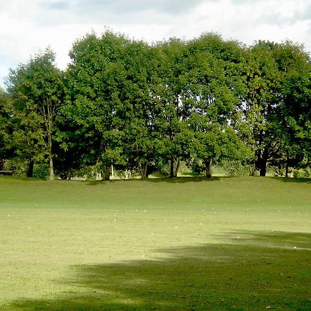 Residence Vtf Les Allees Du Green Levernois Bagian luar foto