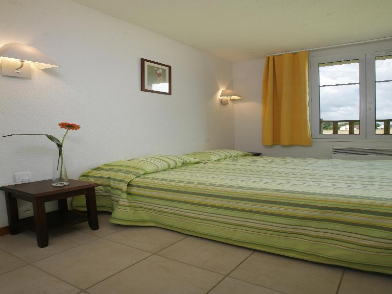 Residence Vtf Les Allees Du Green Levernois Bagian luar foto
