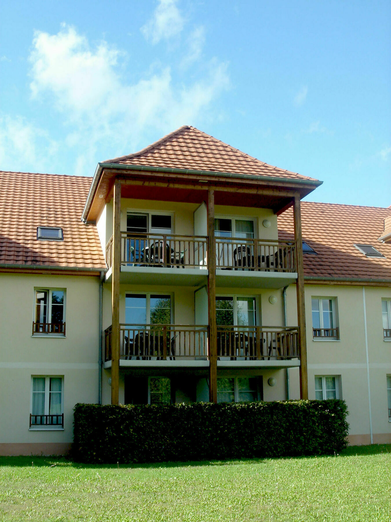 Residence Vtf Les Allees Du Green Levernois Bagian luar foto