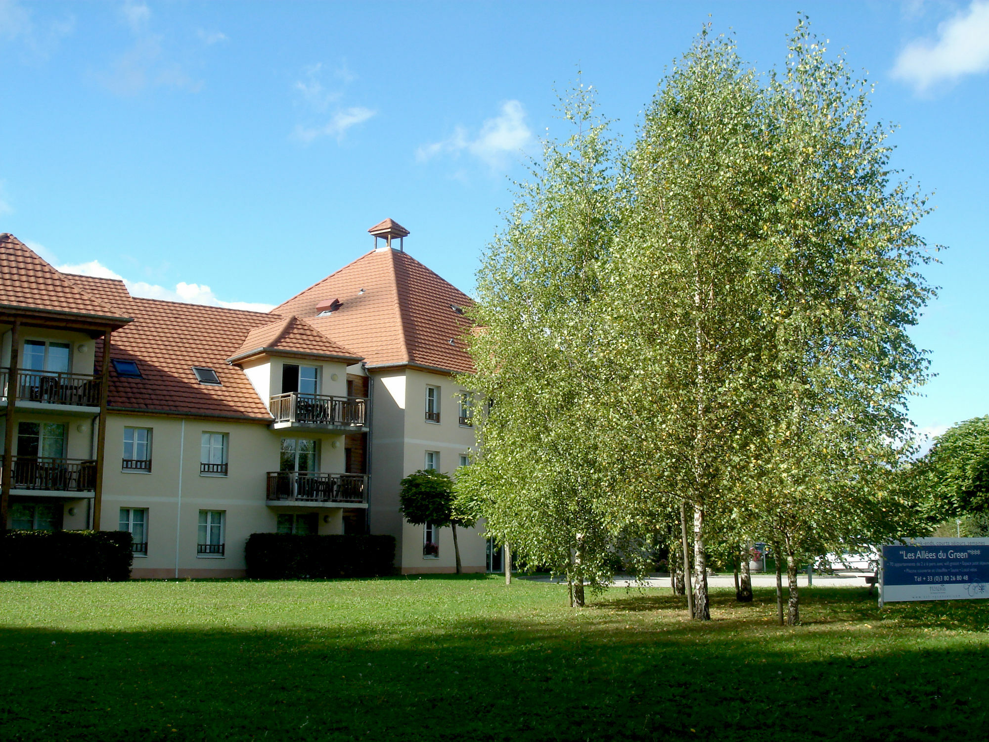 Residence Vtf Les Allees Du Green Levernois Bagian luar foto